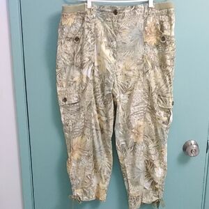 Chico's Green, Yellow, Tan and Brown Cargo Capri Ladies PLUS SIZE 2.5